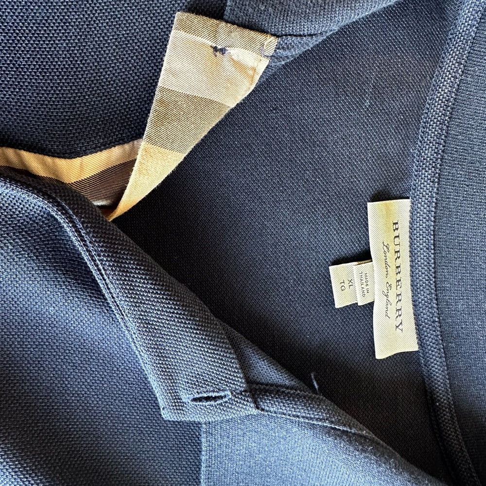 Burberry polo t-shirt in navy.